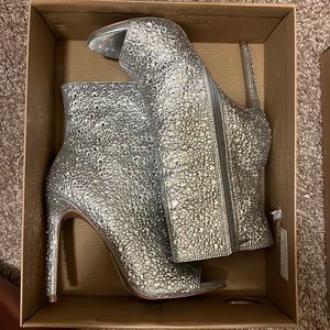 Silver rhinestone Steve Madden brand new booties recommended for 7.5 shoe size